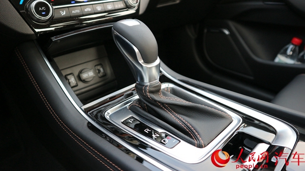 搭载1.6L发动机 长安第二代逸动XT预售7.79万