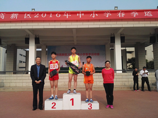段奥驰荣获小学男子组100米第二名