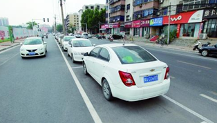 来看郑州首创“内嵌式”停车位长啥样？