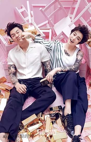 范冰冰与李晨携手登上《时尚COSMO》的情人节封面