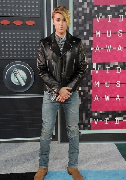 贾斯汀·比伯被曝胸袭派对兔女郎 贾斯汀·比伯被曝胸袭派对兔女郎