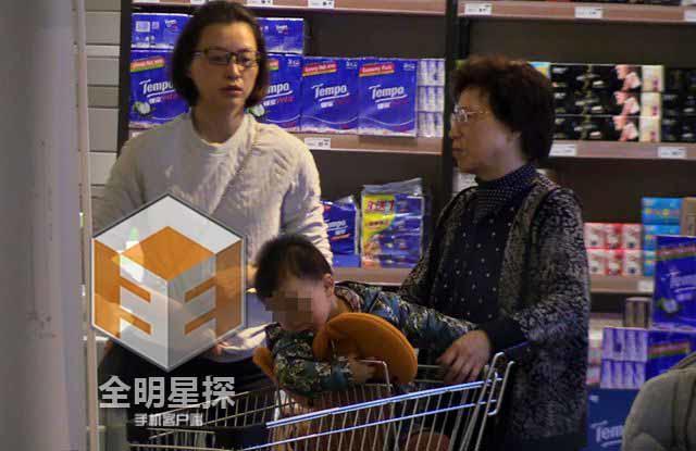 董卿被曝与富商秘婚生子 董卿被曝与富商秘婚生子