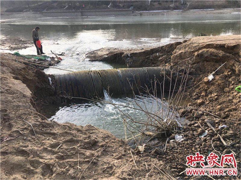 郑州西流湖一边放水一边“注水” 水务局：正在加紧抢修