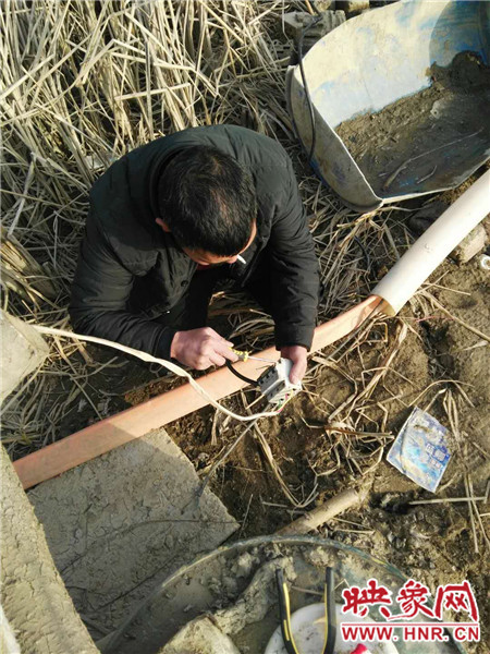 郑州西流湖一边放水一边“注水” 水务局：正在加紧抢修