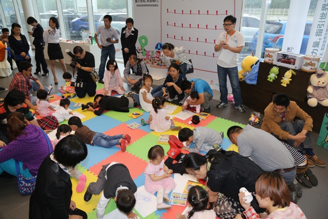 孩子们创意绘画秀