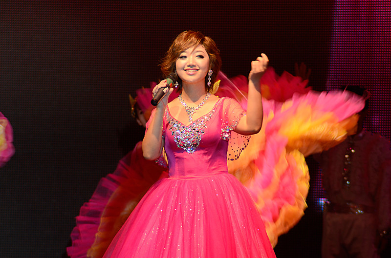 魅力881河南音乐广播 音乐编辑 三大女高音之一 王皎 演唱曲目:《为祖国干杯》 魅力881河南音乐广播 音乐编辑 三大女高音之一 王皎 演唱曲目:《为祖国干杯》