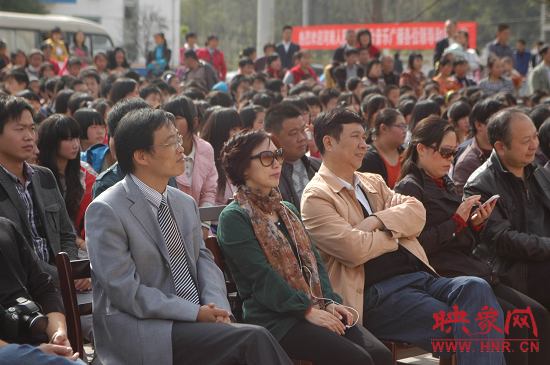 主办方领导在演出现场 主办方领导在演出现场