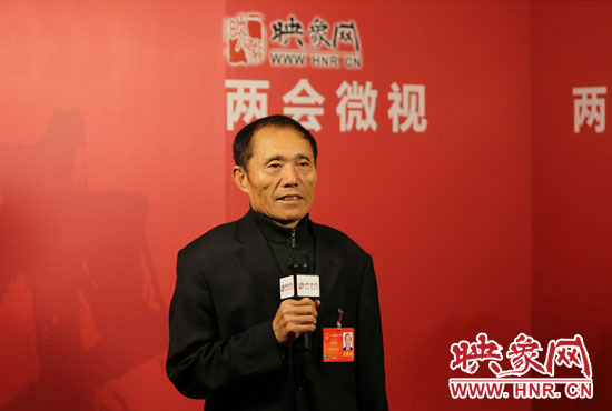 3月4日，全国人大代表、濮阳县西辛庄村支部书记李连成在映象网全国两会北京演播室做客《两会微视》访谈。