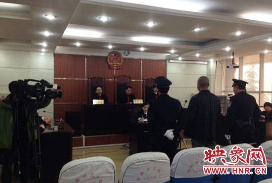 河南林州警察摔婴案宣判 被告一审获刑3年