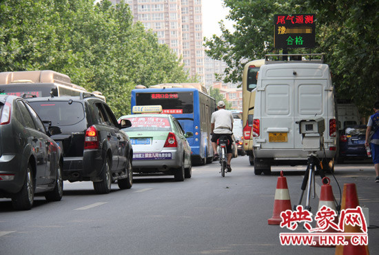 正在工作中的遥感监测车0.8秒可检测出超标车