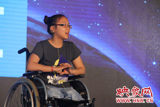 在汶川地震中失去双腿的女孩黄梅花分享自己的心路历程