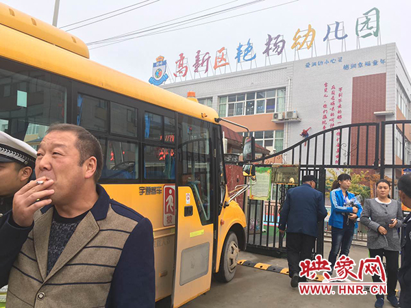 交警查处黑校车 交警查处黑校车