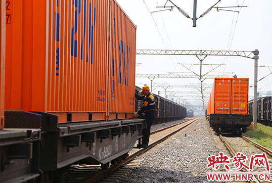 中欧班列(郑州)运力再升级 实现“八去七回”常态化开行 中欧班列(郑州)运力再升级 实现“八去七回”常态化开行