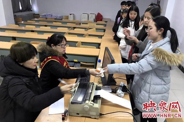 郑州多个汽车站开展上门售票服务 学生可享九折优惠