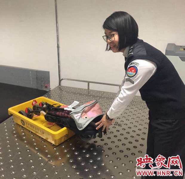 春节期间郑州机场停车一位难求 值机柜台临时