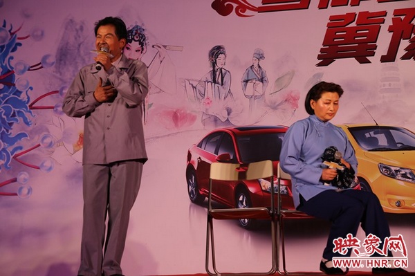 戏曲演员刘海功表演的《月下相会》经典生动，诙谐幽默。