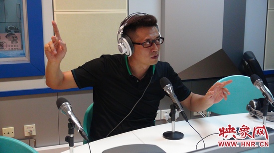 这个动作大家猜猜白燕升想表达什么