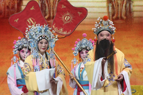 苗文化（左）翟金成（右）