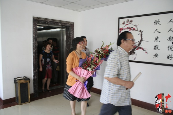 探望豫剧大师唐喜成先生夫人马云玲 探望豫剧大师唐喜成先生夫人马云玲