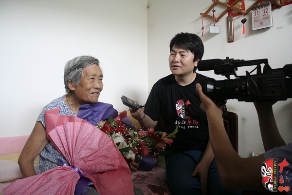 探望豫剧大师唐喜成先生夫人马云玲 探望豫剧大师唐喜成先生夫人马云玲