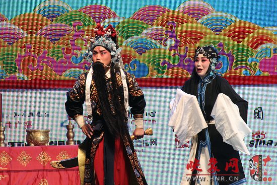 张派传人方素珍（左）、马瑞（右）演唱折子戏《韩琪杀庙》一折