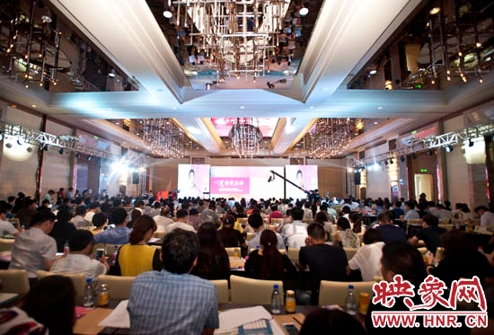 5月28日，一场河南企业家的盛会在郑州举办，群象岛2015夏季峰会以奋斗者为本致敬奋斗者。