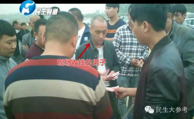 面对记者的指证，这名涉嫌赌博男子拒不承认