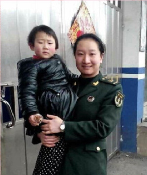 新安军警合力为她找妈妈