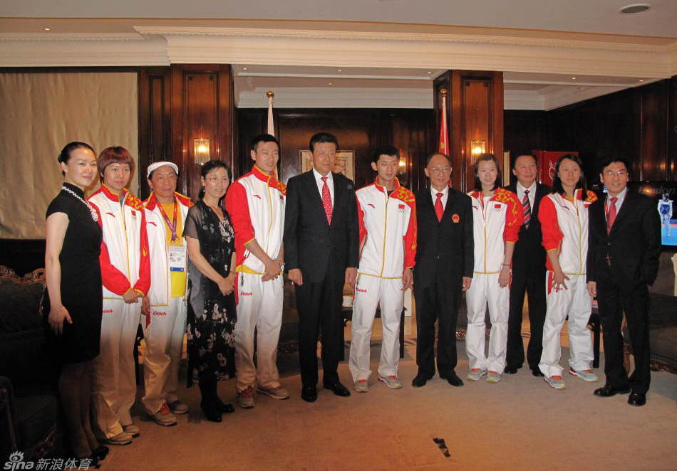 中国代表团在中国驻英使馆庆功