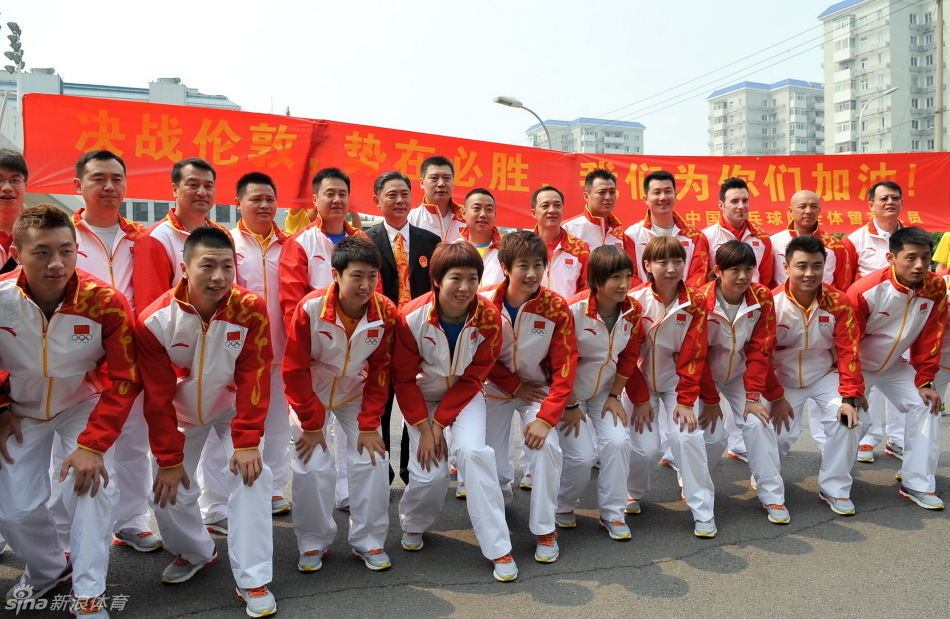 中国乒乓球队出征伦敦奥运会