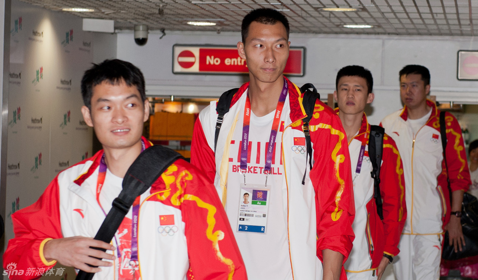 中国男篮抵达伦敦