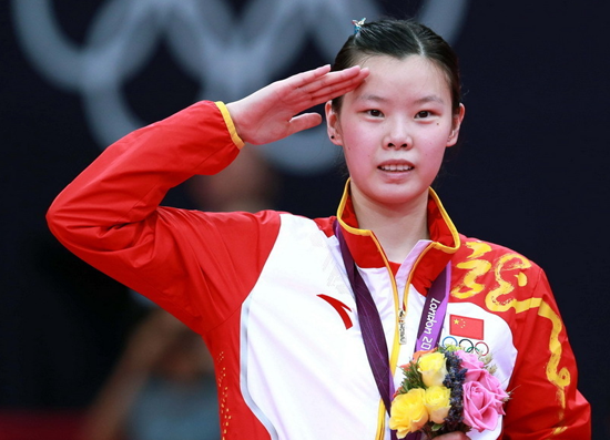 中国选手李雪芮2：1险胜队友王仪涵 ，顺利夺金；王仪涵获得银牌。