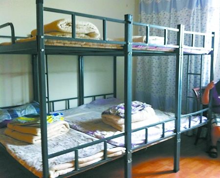 黄桷坪一位房主给艺考生们提供的住宿房间，床位非常拥挤