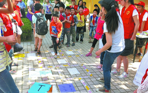 郑州慈善总会社工陪伴 37名流动儿童玩HIGH了