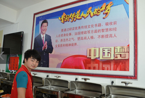 大学生开自助投币素食餐厅 付款靠自觉