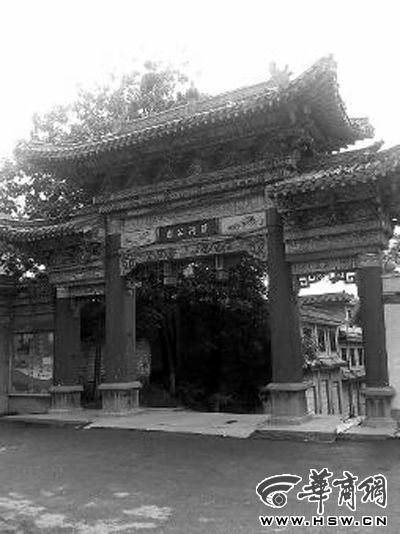 7月2日清早，晨练的人在三原县城的清河公园内发现了刘强的尸体