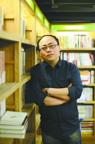 未婚东东枪变情感专家 奉劝青年“不破不立”