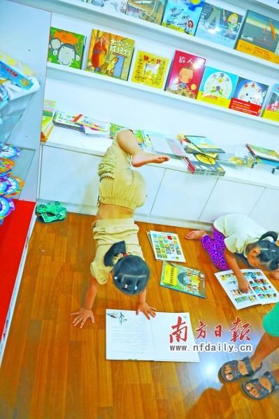 　由于有的孩子自控力差，造成图书损坏。 南方日报记者 王云摄