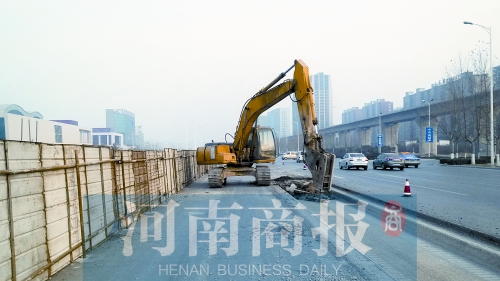郑开大道开建“硬隔离”
