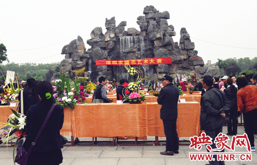 洛阳市插花艺术大赛在隋唐城遗址植物园南门举行