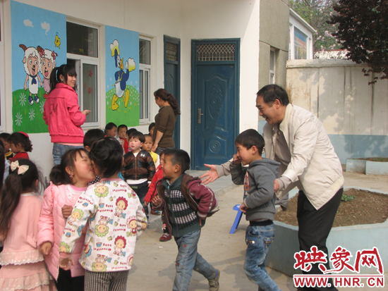 徐书祥在村办幼儿园