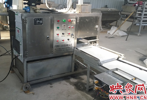 该麻花机获得国家专利,比以往麻花机产量高出几倍 该麻花机获得国家专利,比以往麻花机产量高出几倍