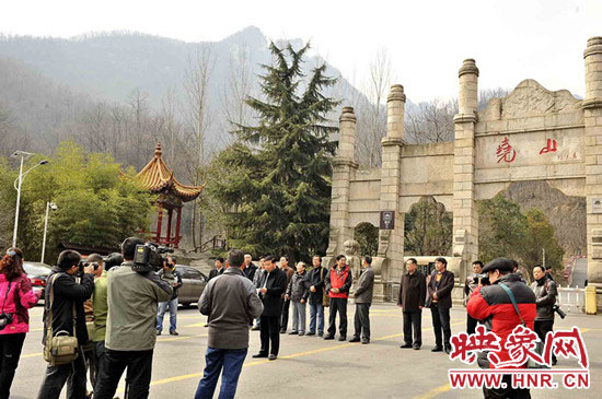中国摄影文化网摄影创作基地挂牌仪式在尧山景区举行