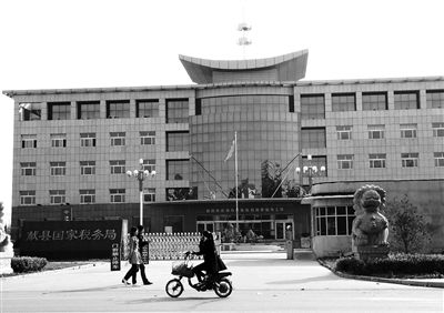10月29日，河北沧州市献县国税局。10月底，一些企业主被叫到国税局谈“交税”问题。新京报记者 孟祥超 摄