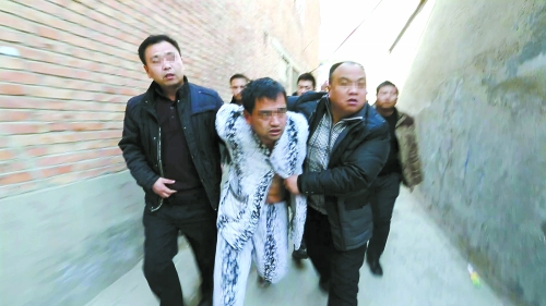 犯罪嫌疑人被抓获 开封市公安局供图
