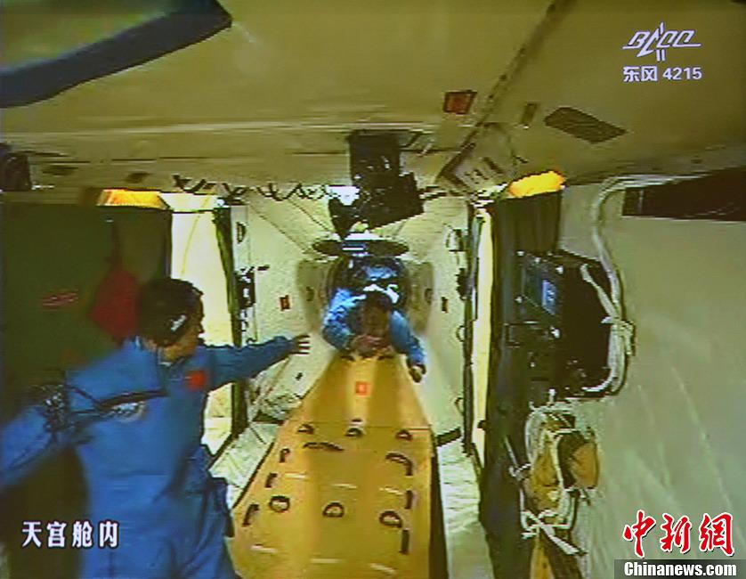 图为聂海胜、张晓光。