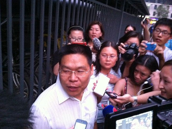受害人的辩护律师田参军在庭审结束后接受记者采访