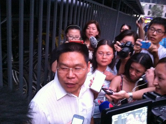 受害人的辩护律师田参军在庭审结束后接受记者采访
