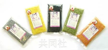为纪念东京申奥成功，日本长崎县佐世保市一家食品公司发售了“五色盛典！用日本的技术‘招待客人之米’”。