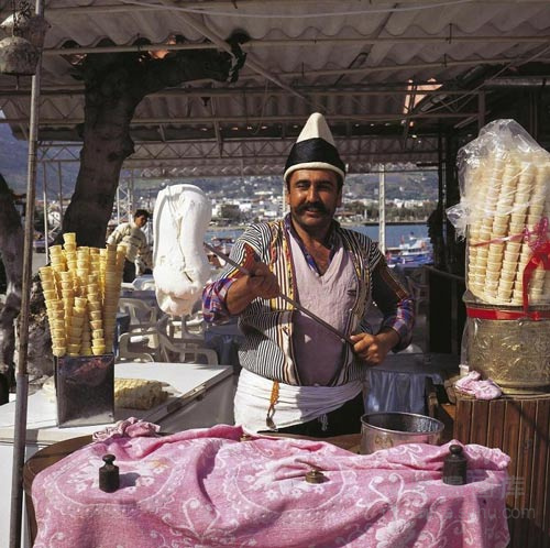 土耳其冰淇淋：唯一能用刀叉吃的冰淇淋